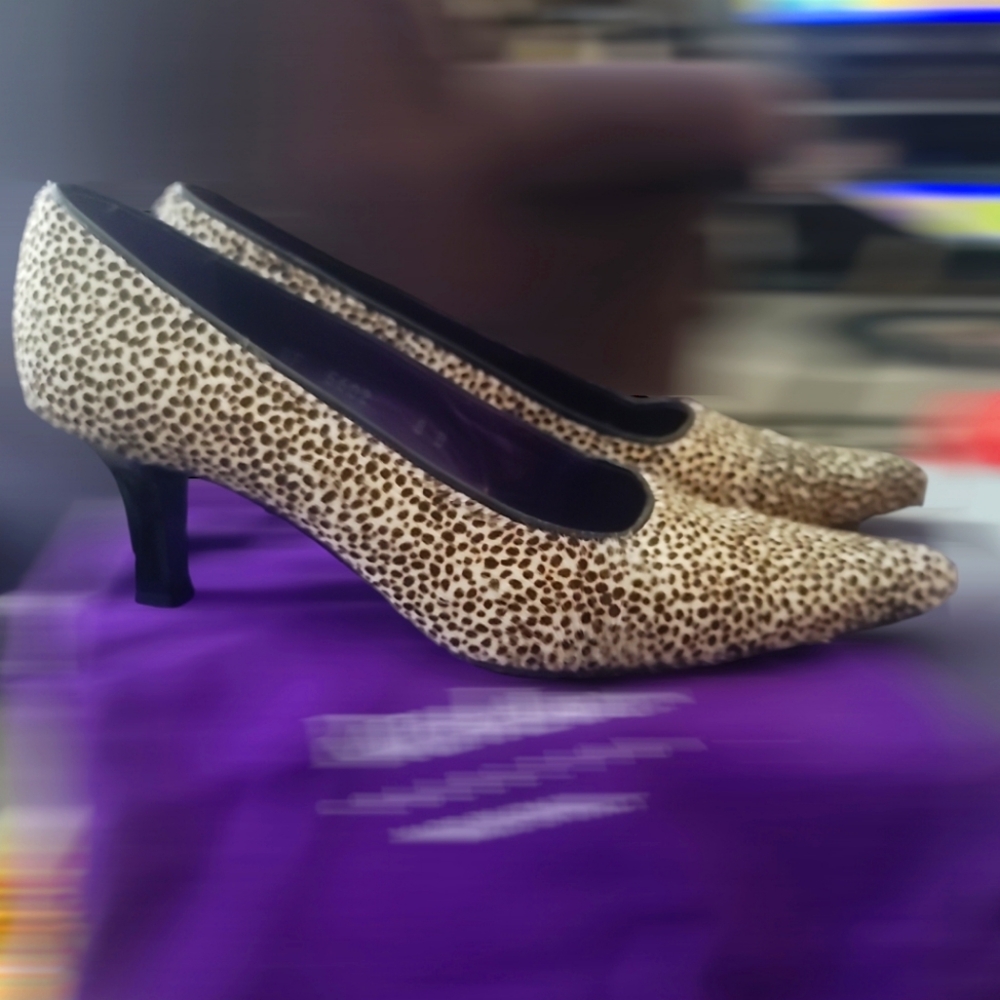 Ralph Lauren Vintage Collection Kitten Heel Pump Made in Italy Size 8